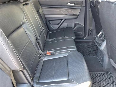 Used 2022 Volkswagen Atlas Cross Sport SE FWD image 19