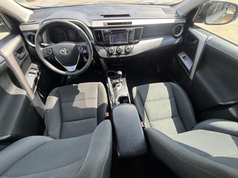 Used 2018 Toyota RAV4 LE FWD image 11