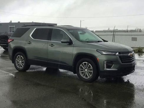 Used 2022 Chevrolet Traverse LT image 2