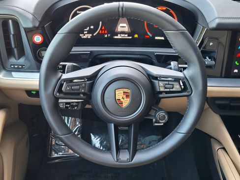 Used 2026 Porsche Cayenne GTS AWD/4WD image 15