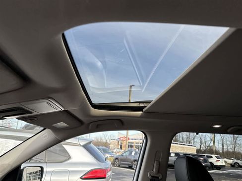 Used 2025 Honda Pilot Touring image 13