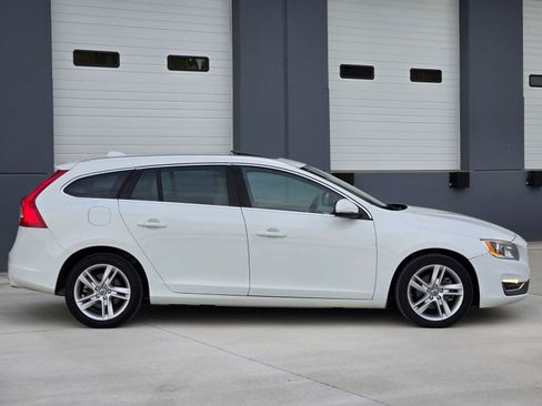 Used 2015 Volvo V60 T5 Premier image 9