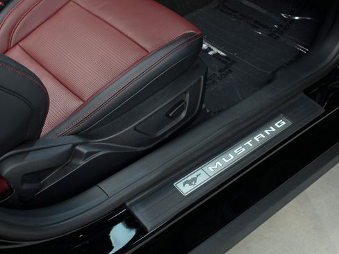 Used 2025 Ford Mustang GT Premium RWD image 26
