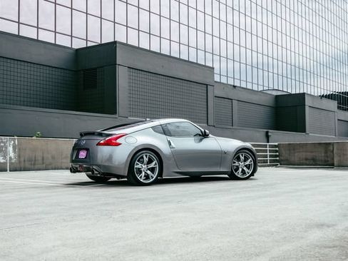 Used 2009 Nissan 370Z Touring RWD image 20