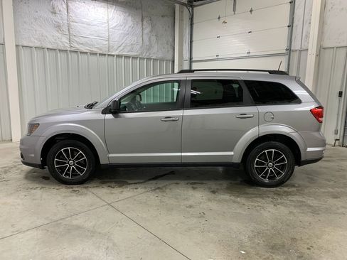 Used 2019 Dodge Journey SE w/ Premium Group image 4