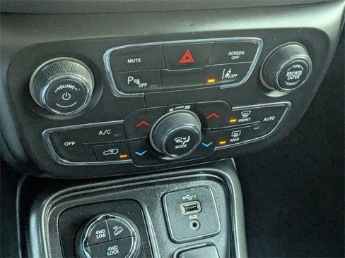 Used 2021 Jeep Compass Trailhawk image 23