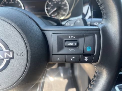 Used 2025 Nissan Pathfinder SV AWD/4WD image 29