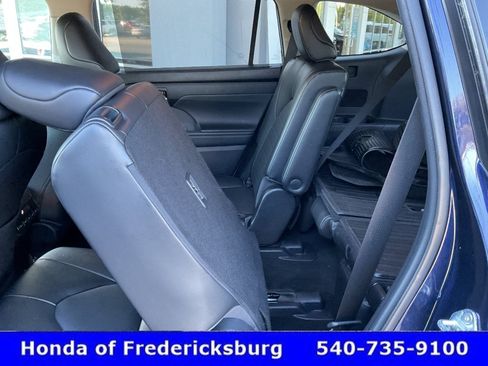 Used 2022 Toyota Highlander XLE AWD/4WD image 25