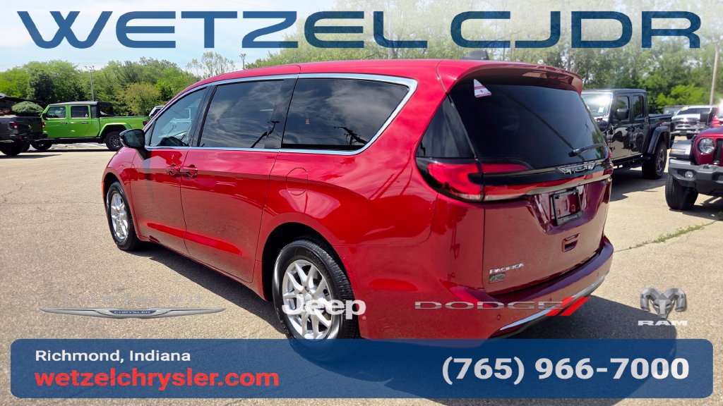 New 2027 Chrysler Pacifica Select FWD image 5