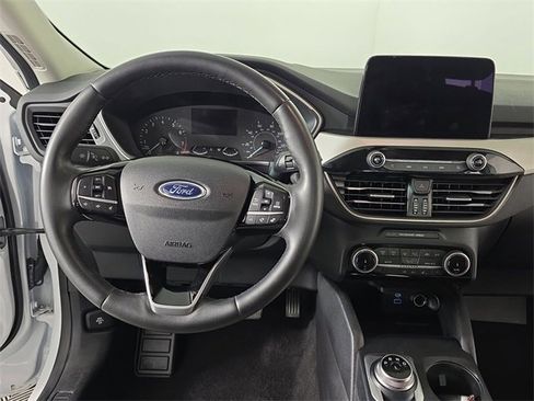 Certified 2022 Ford Escape SE w/ SE Sport Appearance Package image 9