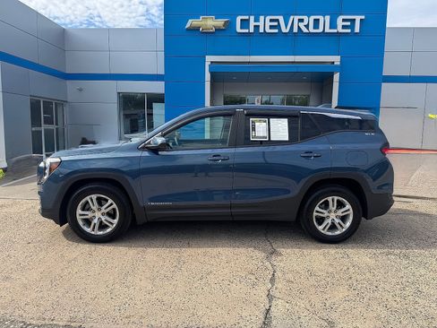 Used 2024 GMC Terrain SLE FWD image 8