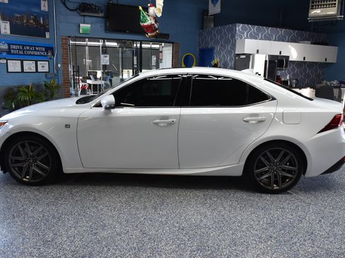 Used 2016 Lexus IS 300 F Sport image 9