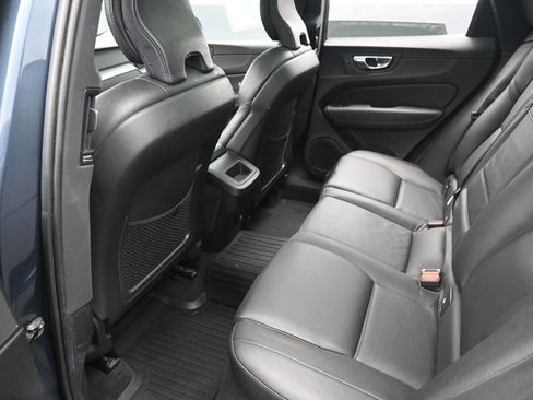 Used 2020 Volvo XC60 T6 Momentum image 25
