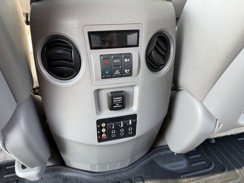 Used 2011 Honda Pilot Touring image 13