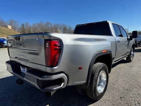 Used 2025 GMC Sierra 3500 Denali Ultimate image 8