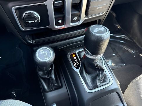 Used 2025 Jeep Wrangler Sport AWD/4WD image 11