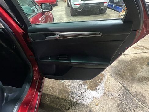 Used 2017 Ford Fusion SE image 17