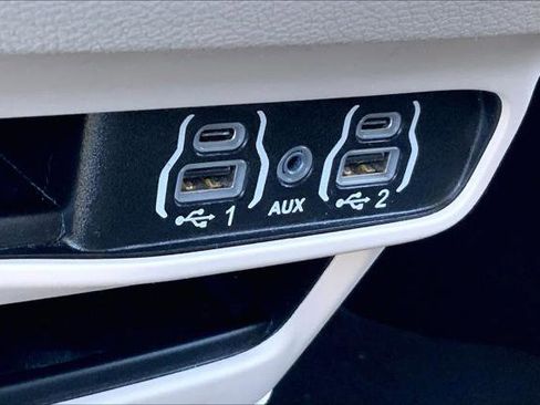 Certified 2024 Chrysler Pacifica Touring-L image 29