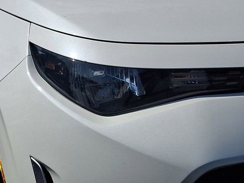 Used 2025 Kia Soul LX image 7