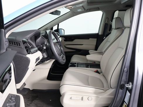Used 2025 Honda Odyssey Touring image 8