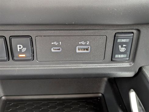 Used 2025 Nissan Frontier SL image 24