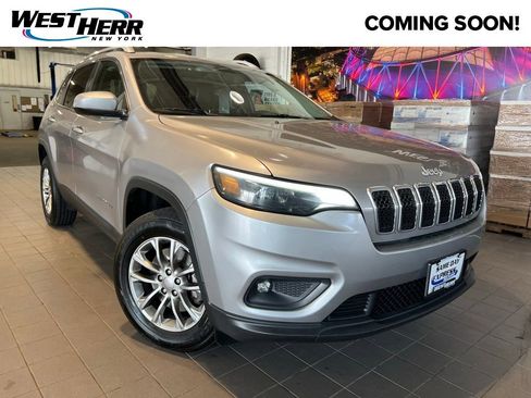 Used 2019 Jeep Cherokee Latitude Plus w/ Cold Weather Group AWD/4WD image 1