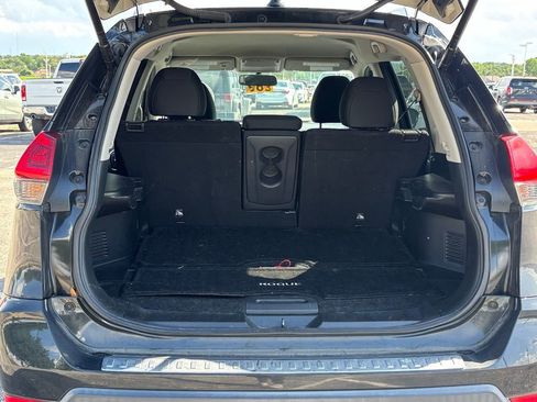 Used 2018 Nissan Rogue SV w/ Premium Package FWD image 6