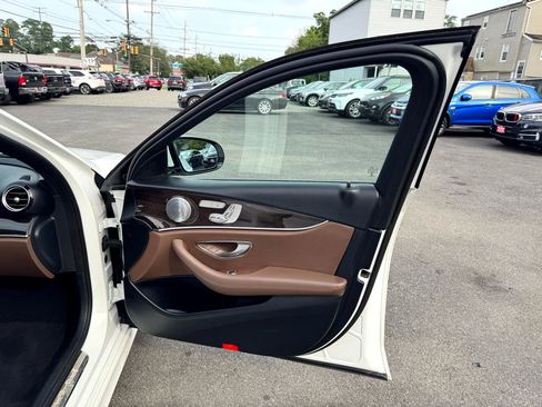 Used 2017 Mercedes-Benz E 300 4MATIC image 14