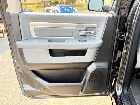 Used 2018 RAM 1500 Big Horn image 32