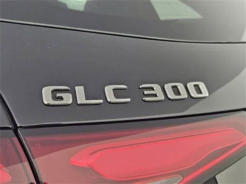 Certified 2025 Mercedes-Benz GLC 300 4MATIC image 12