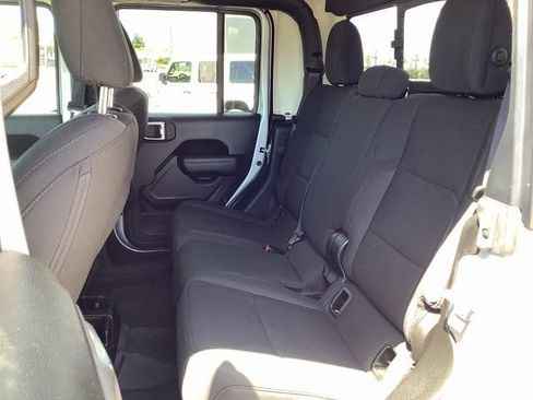 Used 2023 Jeep Gladiator Willys image 25