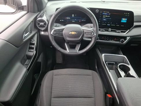 Used 2025 Chevrolet Equinox LT FWD image 11