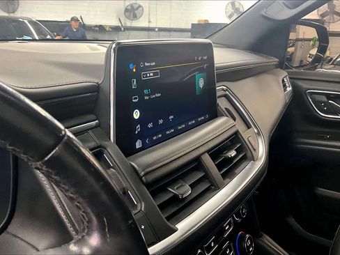 Used 2022 Chevrolet Suburban LT image 6