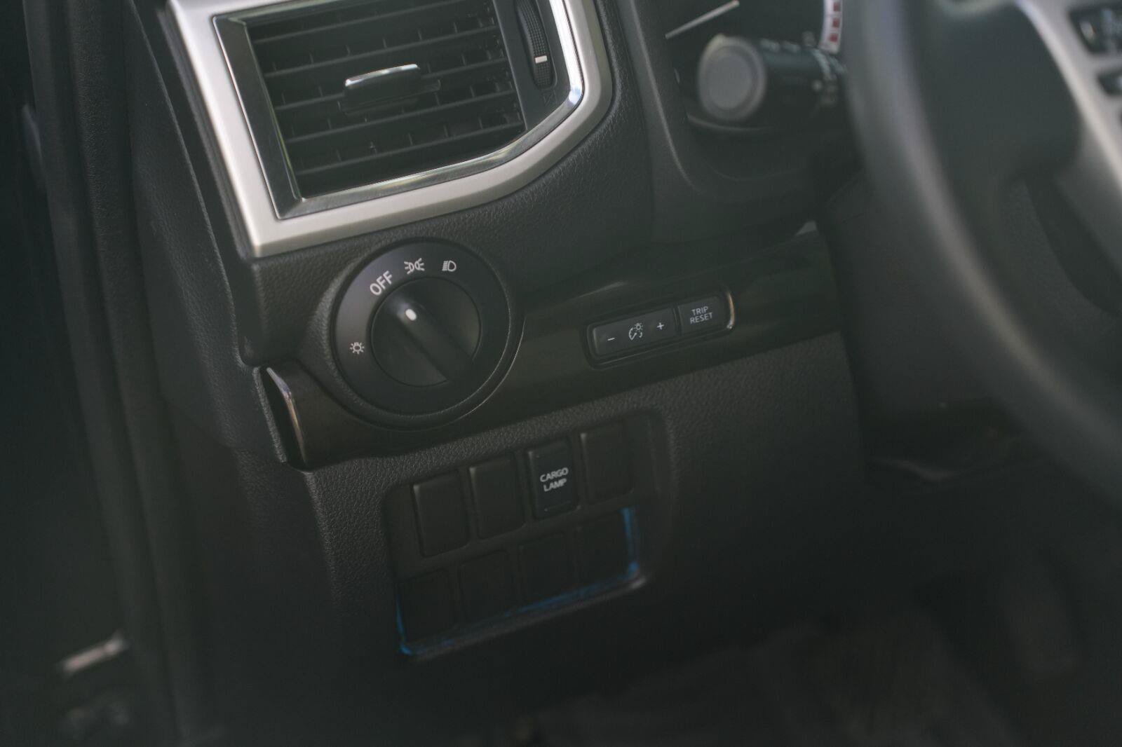 Used 2018 Nissan Titan SV AWD/4WD image 14
