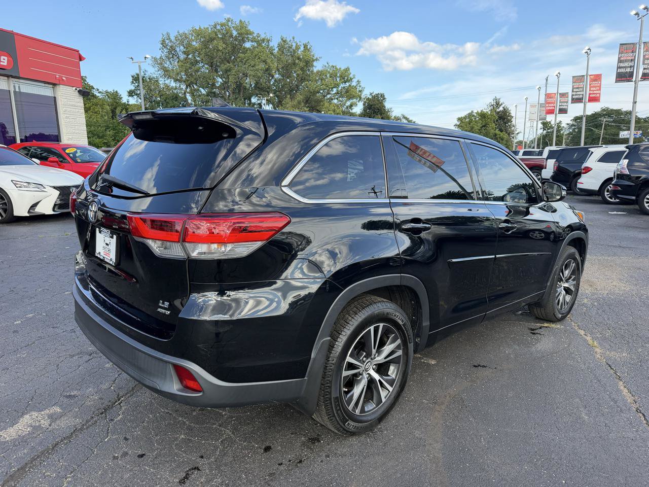 Used 2017 Toyota Highlander Plus AWD/4WD image 7