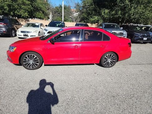 Used 2015 Volkswagen Jetta Sport image 2