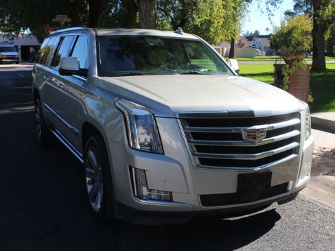Used 2015 Cadillac Escalade ESV Premium image 66