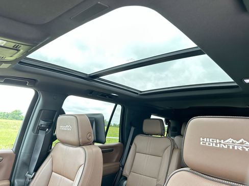 Certified 2025 Chevrolet Tahoe High Country AWD/4WD image 22