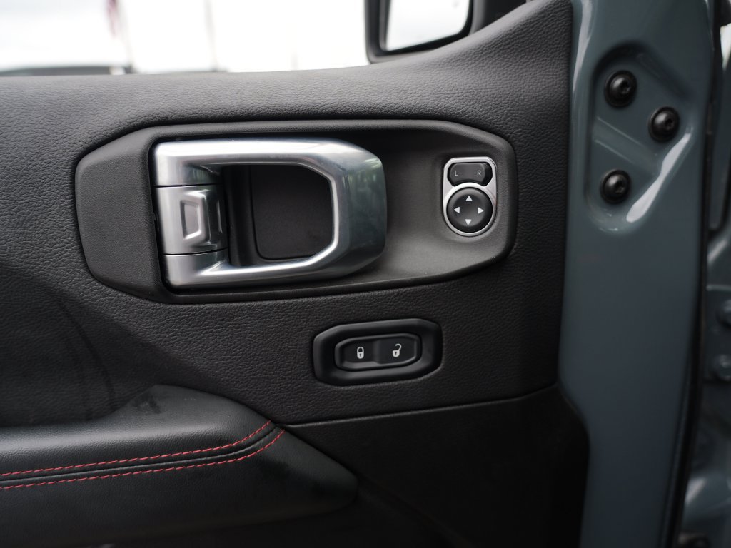 Used 2025 Jeep Wrangler Unlimited Rubicon AWD/4WD image 17
