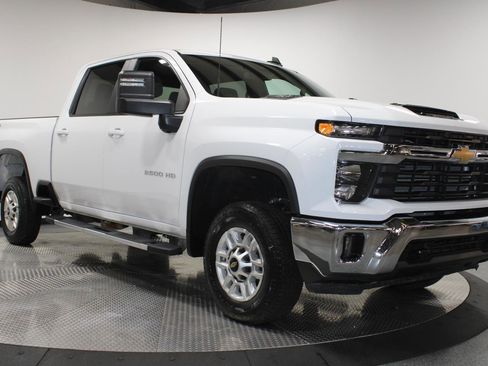 Used 2025 Chevrolet Silverado 2500 LT w/ Convenience Package image 13