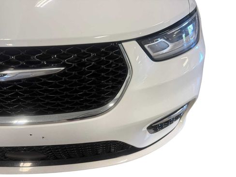 Used 2022 Chrysler Pacifica Touring-L FWD image 5