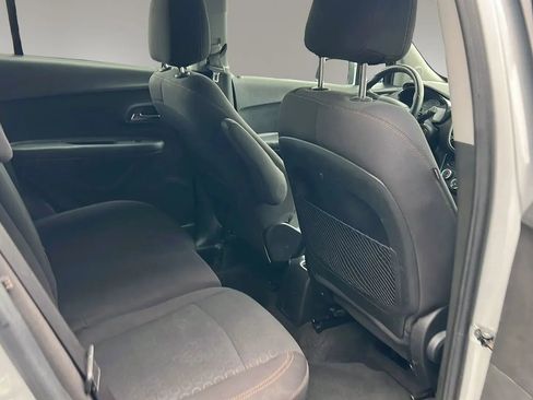 Used 2019 Chevrolet Trax LS image 29