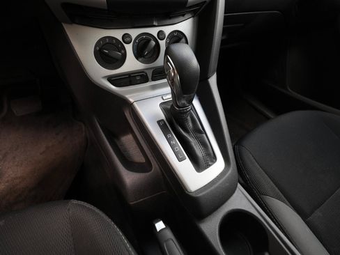 Used 2014 Ford Focus SE FWD image 16