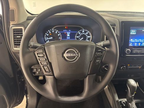 Used 2023 Nissan Frontier SV AWD/4WD image 11