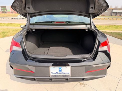 Used 2025 Hyundai Elantra SE FWD image 30