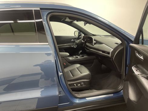 Used 2025 Cadillac XT4 Premium Luxury image 26