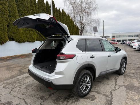Used 2024 Nissan Rogue S image 8