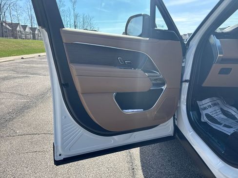 New 2026 Land Rover Range Rover SE image 9