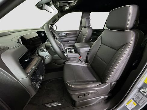 Used 2025 Chevrolet Tahoe Premier AWD/4WD image 21