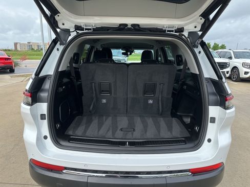 Used 2022 Jeep Grand Cherokee L Limited AWD/4WD image 5